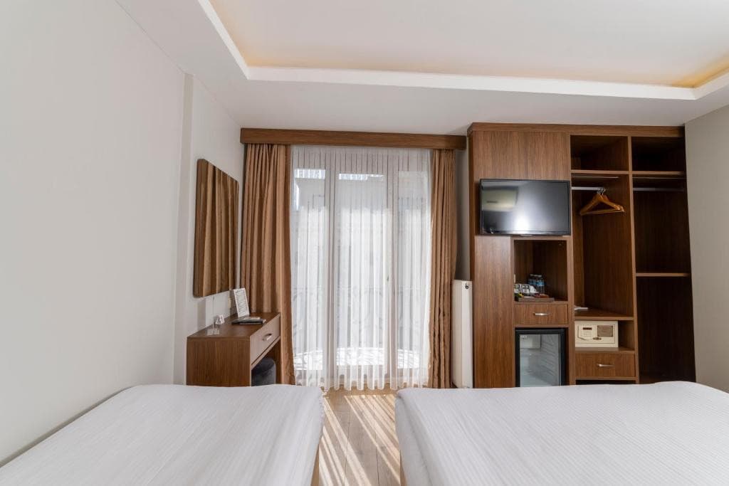 HOTEL BLACK TULIP