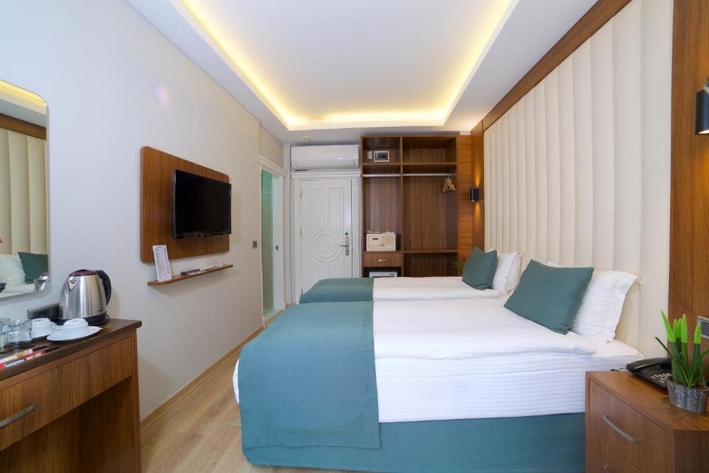 HOTEL BLACK TULIP