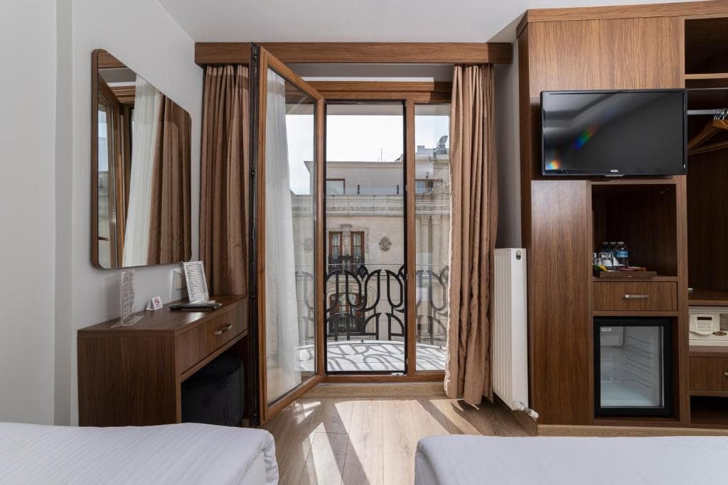 HOTEL BLACK TULIP