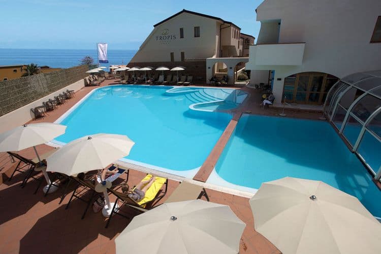 Tropis Hotel