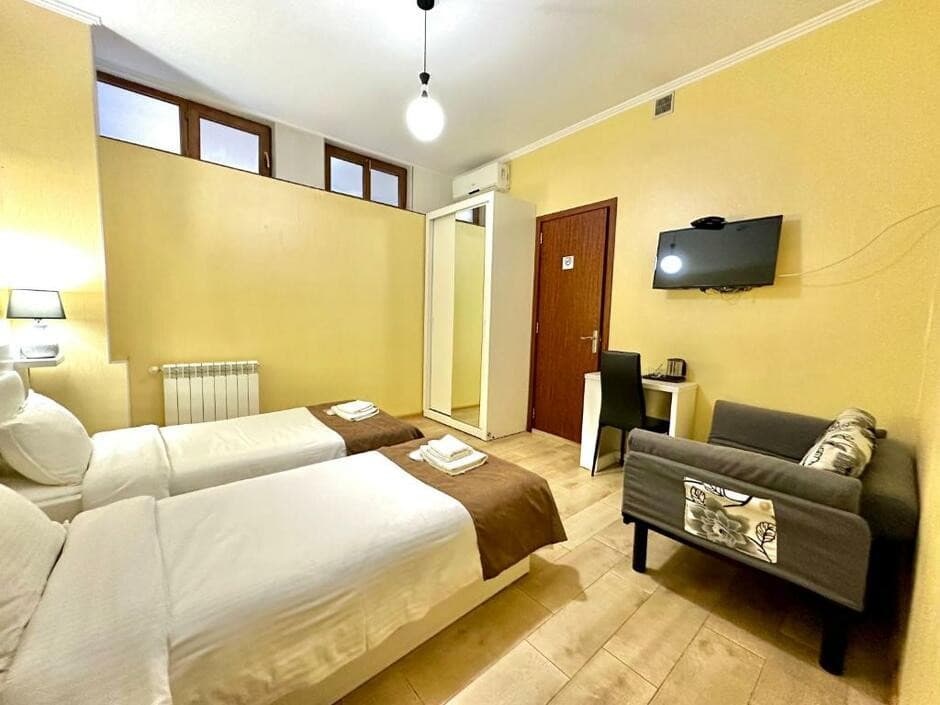 Hotel Four Brothers