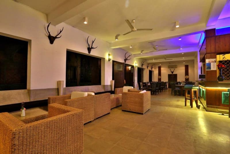 St. Lachlan Hotel & Suites