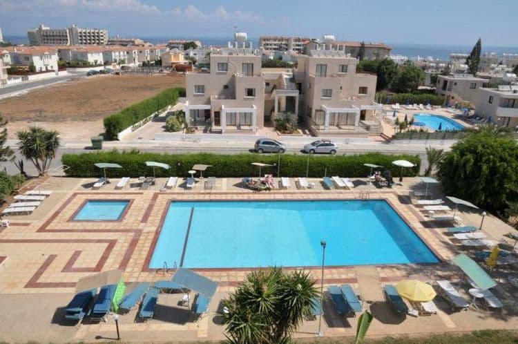 Debbie Xenia Hotel Apartments