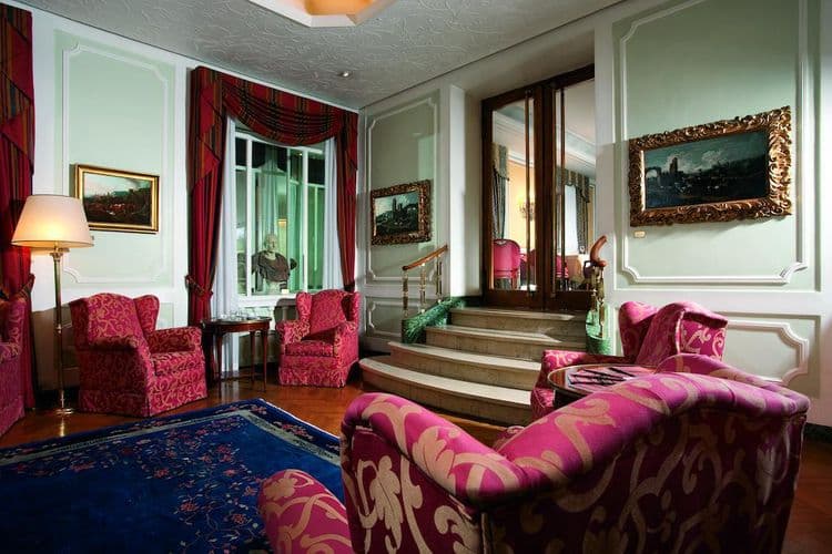 Victoria Hotel