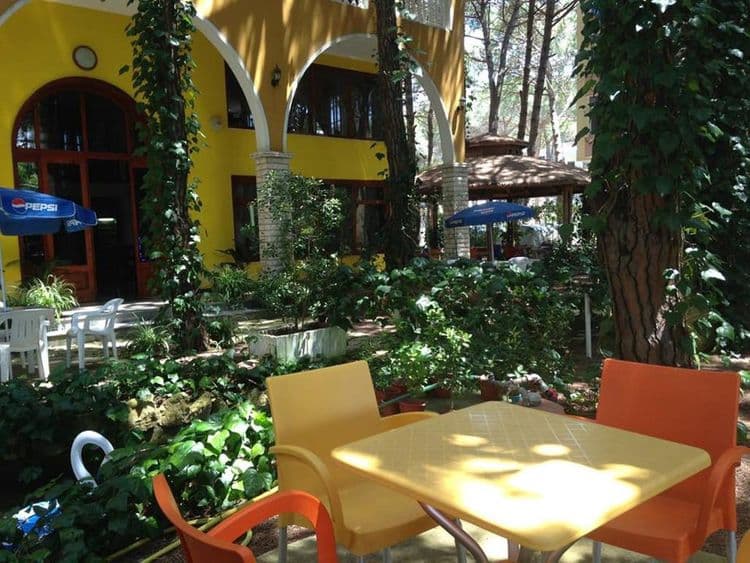 Hotel-Camping Mali i Robit