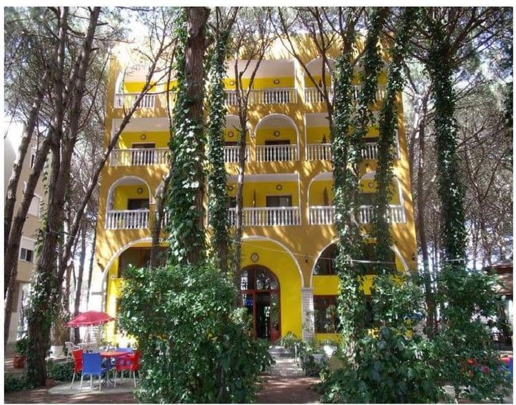 Hotel-Camping Mali i Robit
