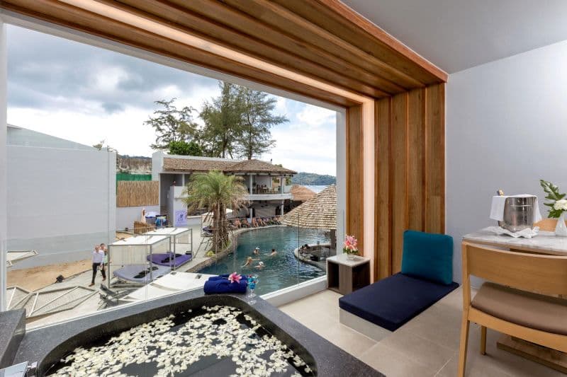 The Bay & Beach Club