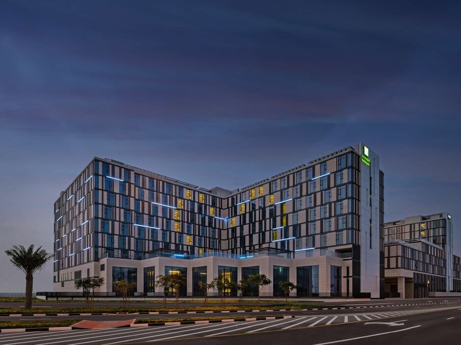 Staybridge Suites Dubai Al Maktoum Airport Hotel