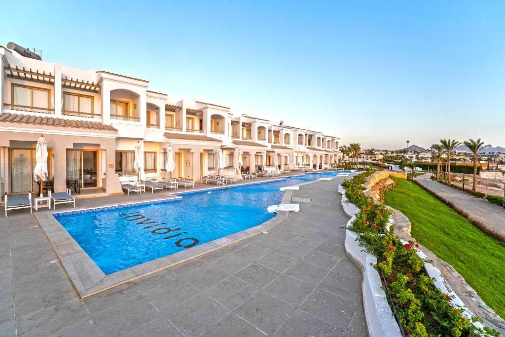 Coral Beach Resort Tiran
