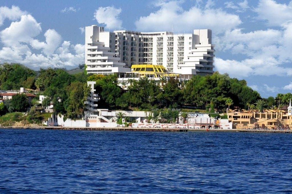 Vista Azur Hotel  (ex. Blue Vista Hill Hotel)