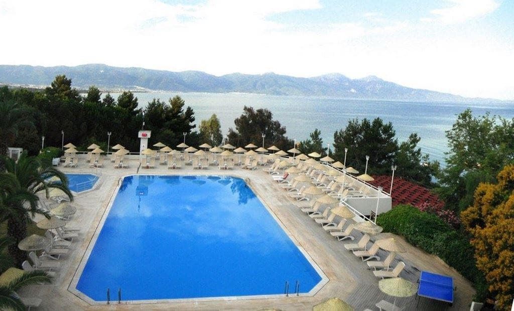 Vista Azur Hotel  (ex. Blue Vista Hill Hotel)