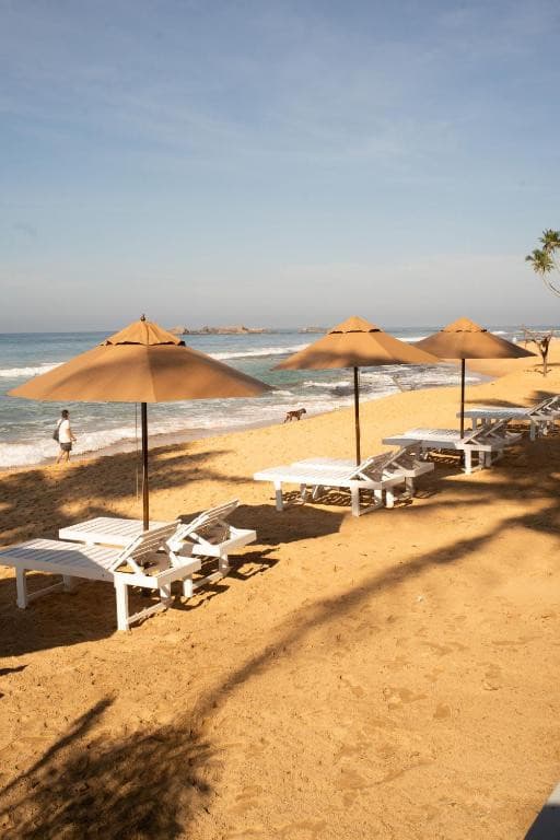Neevana Hotel