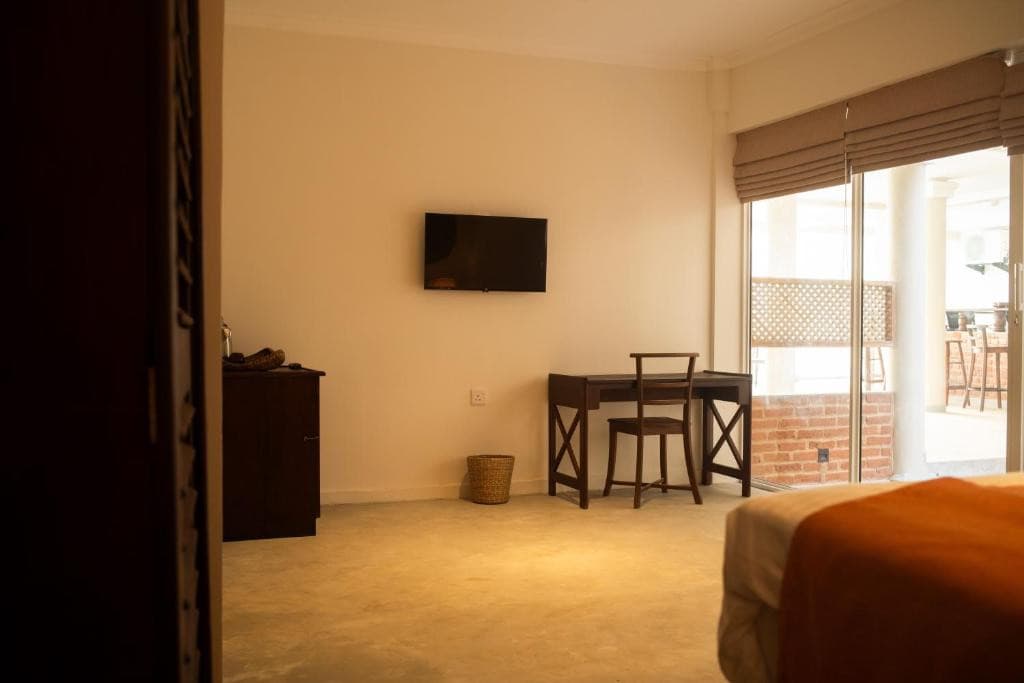 Neevana Hotel