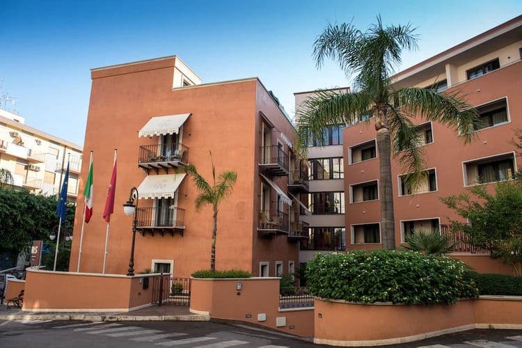 Artemis Hotel