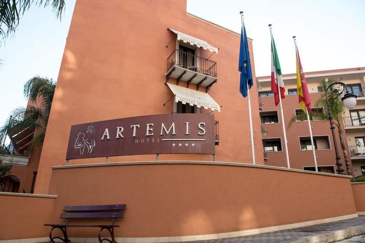Artemis Hotel