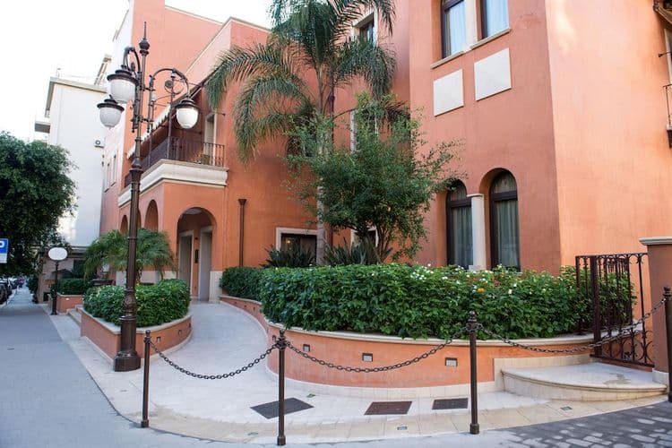 Artemis Hotel