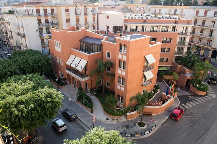 Artemis Hotel