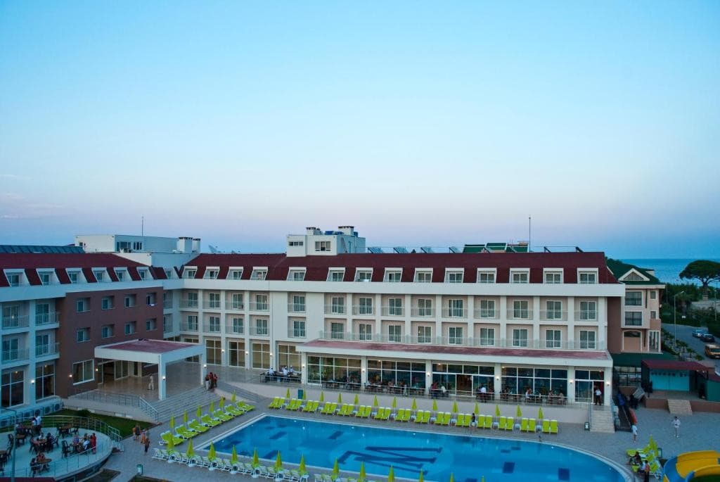 MG White Lilyum Hotel