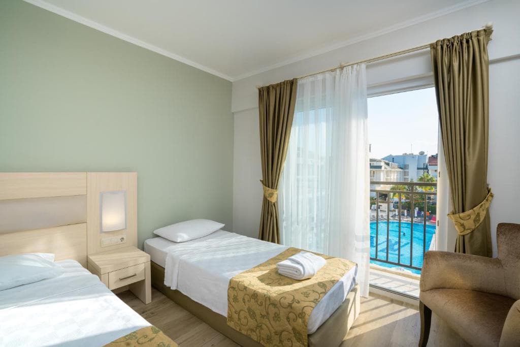 MG White Lilyum Hotel