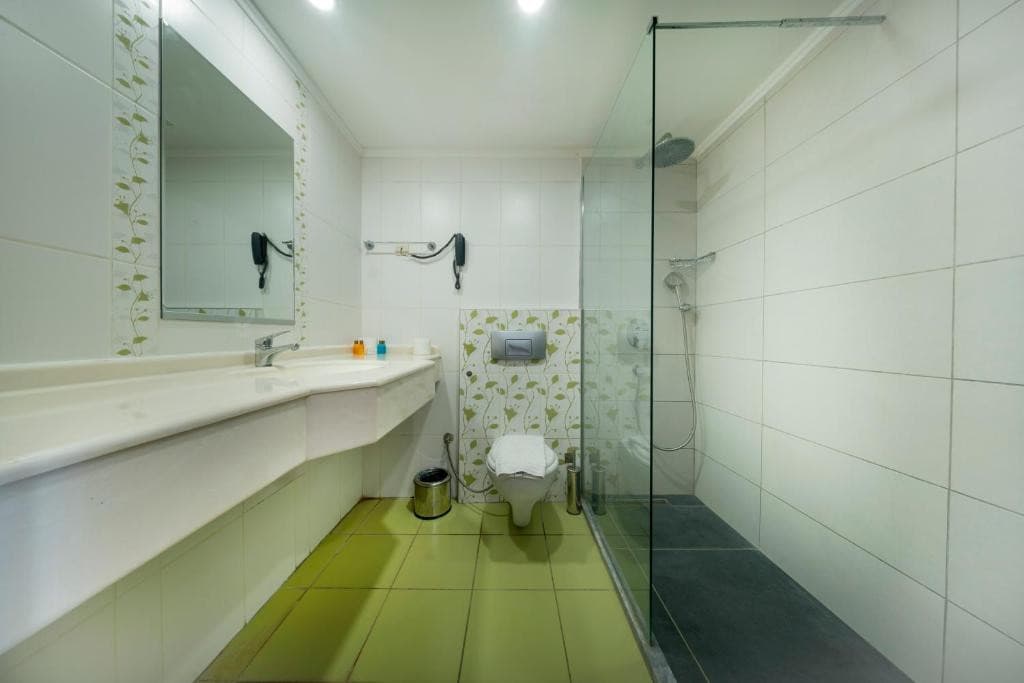 MG White Lilyum Hotel