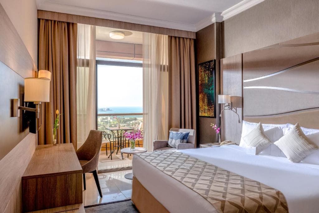 Two Seasons Hotel & Apartments Dubai