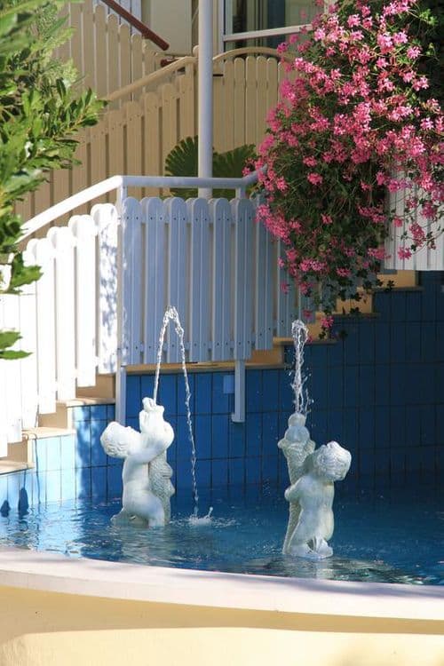 Salus Hotel