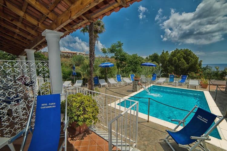 Parco Cartaromana Hotel