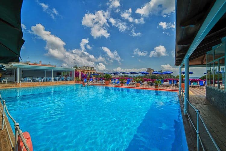 Parco Cartaromana Hotel