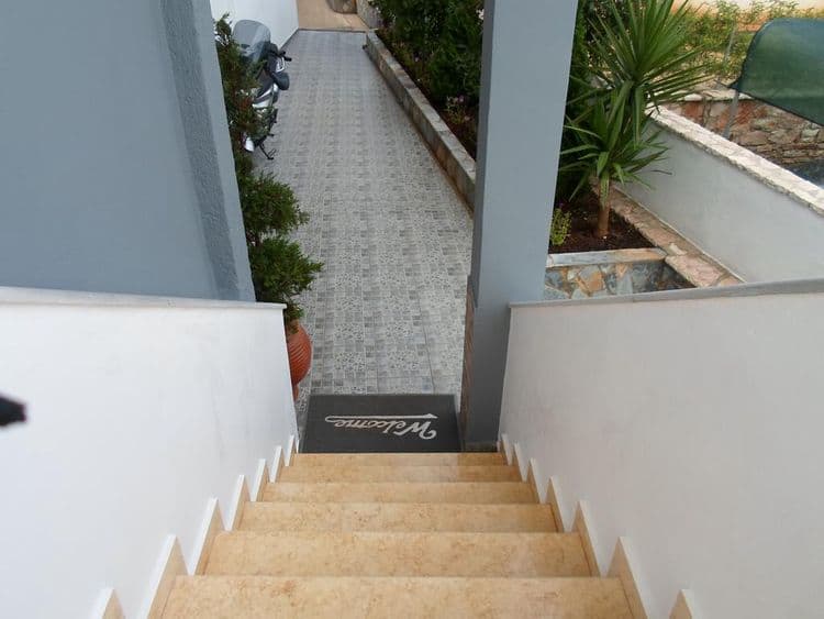 Vila White