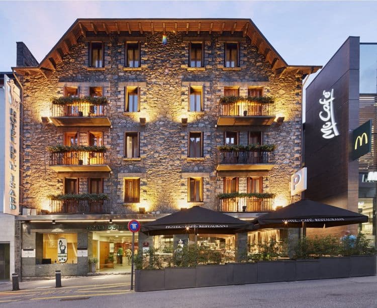De l’Isard Hotel