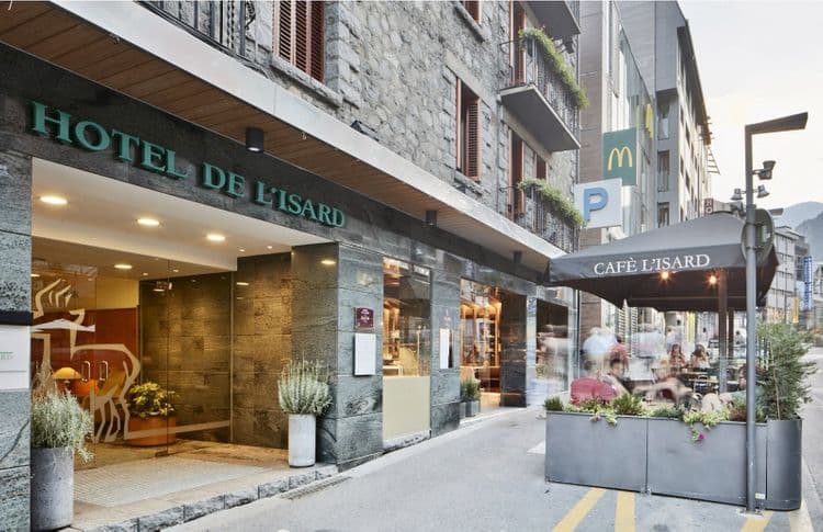 De l’Isard Hotel