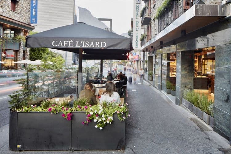 De l’Isard Hotel