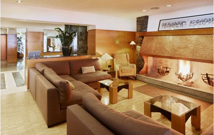 De l’Isard Hotel