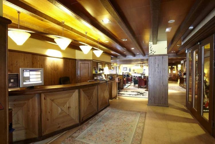 Ski Plaza Hotel