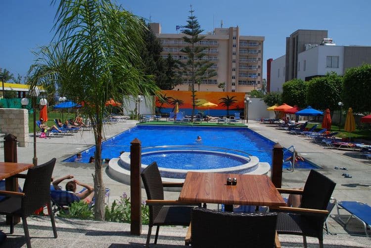 The Caravel Hotel