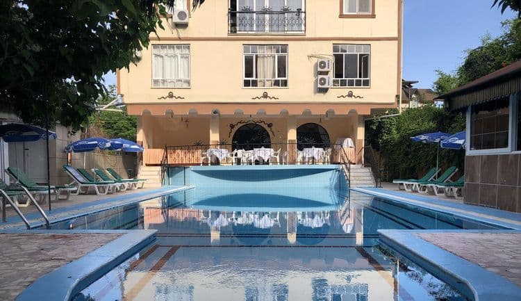 Kromer Garden Hotel