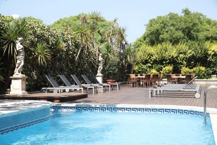 Augusta Club Hotel