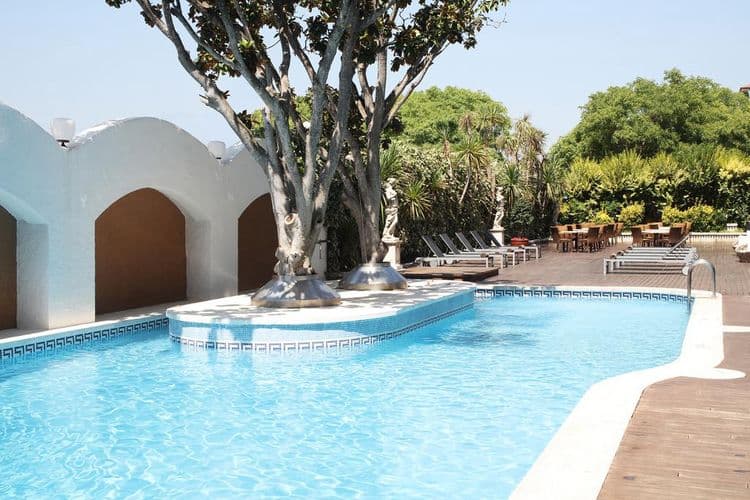 Augusta Club Hotel
