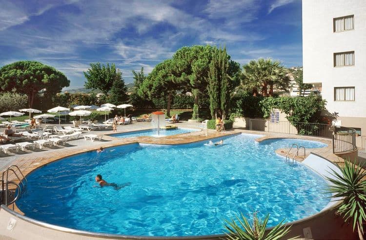 Aqua Hotel Montagut Suites