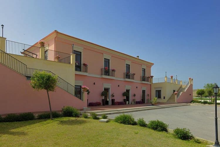 Sikania Resort & Spa
