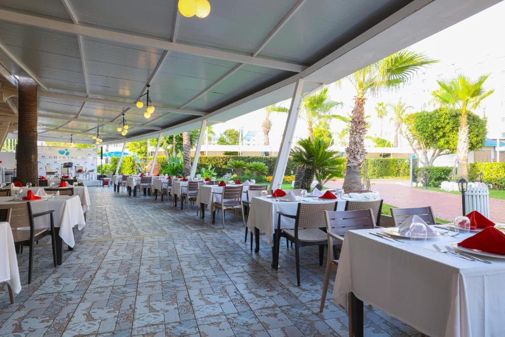 Crystal Admiral Resort Suites & Spa
