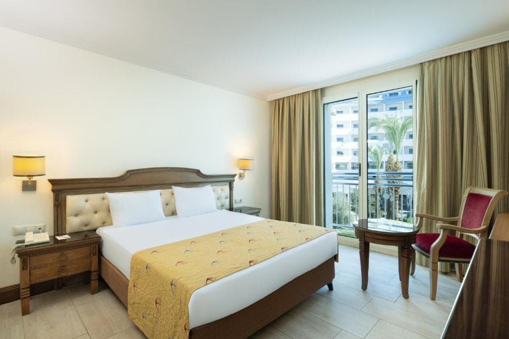 Crystal Admiral Resort Suites & Spa