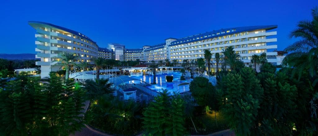 Crystal Admiral Resort Suites & Spa