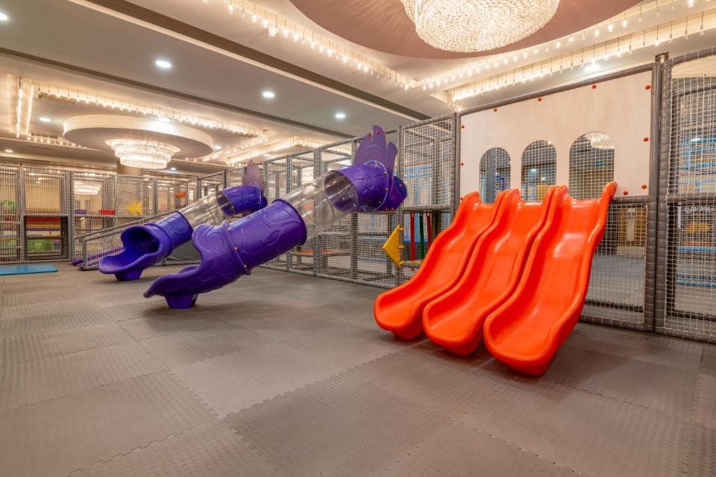 Crystal Admiral Resort Suites & Spa