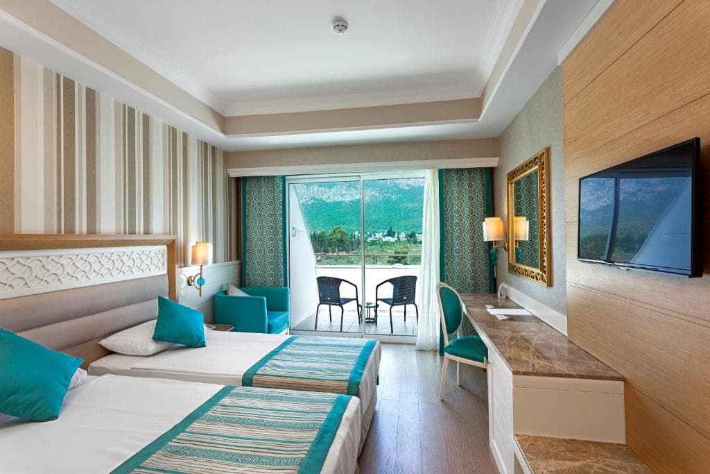 Karmir Resort & Spa