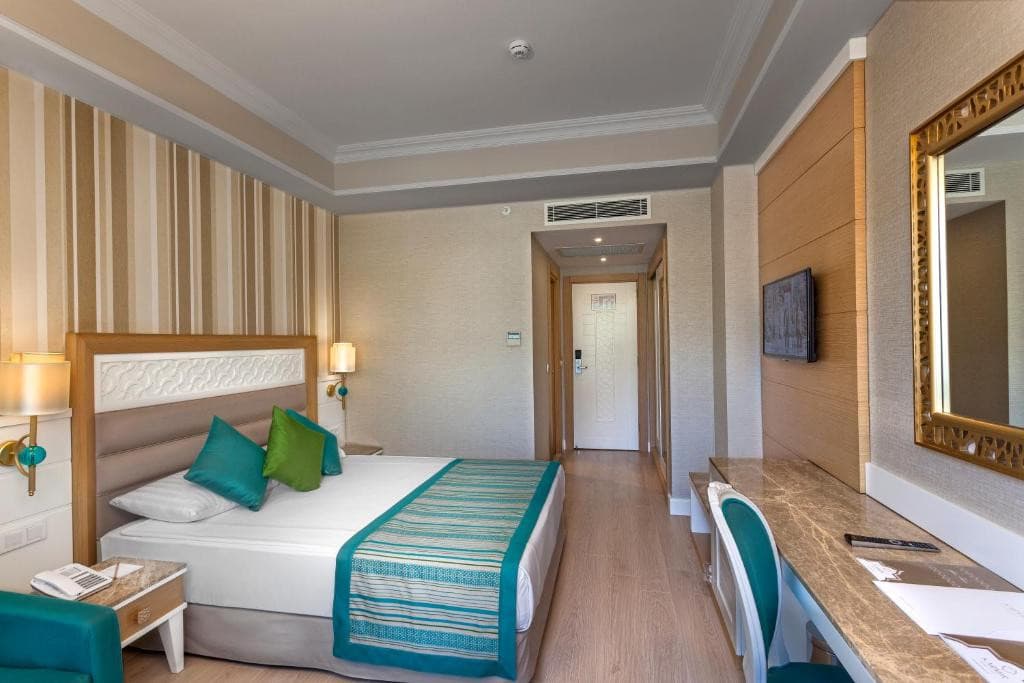 Karmir Resort & Spa