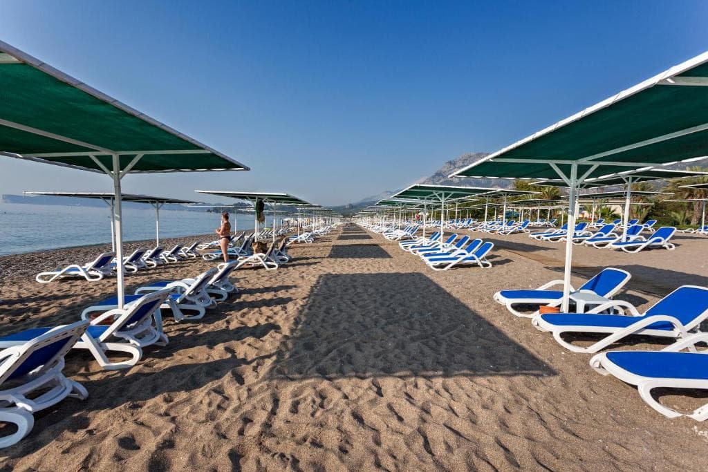 Karmir Resort & Spa