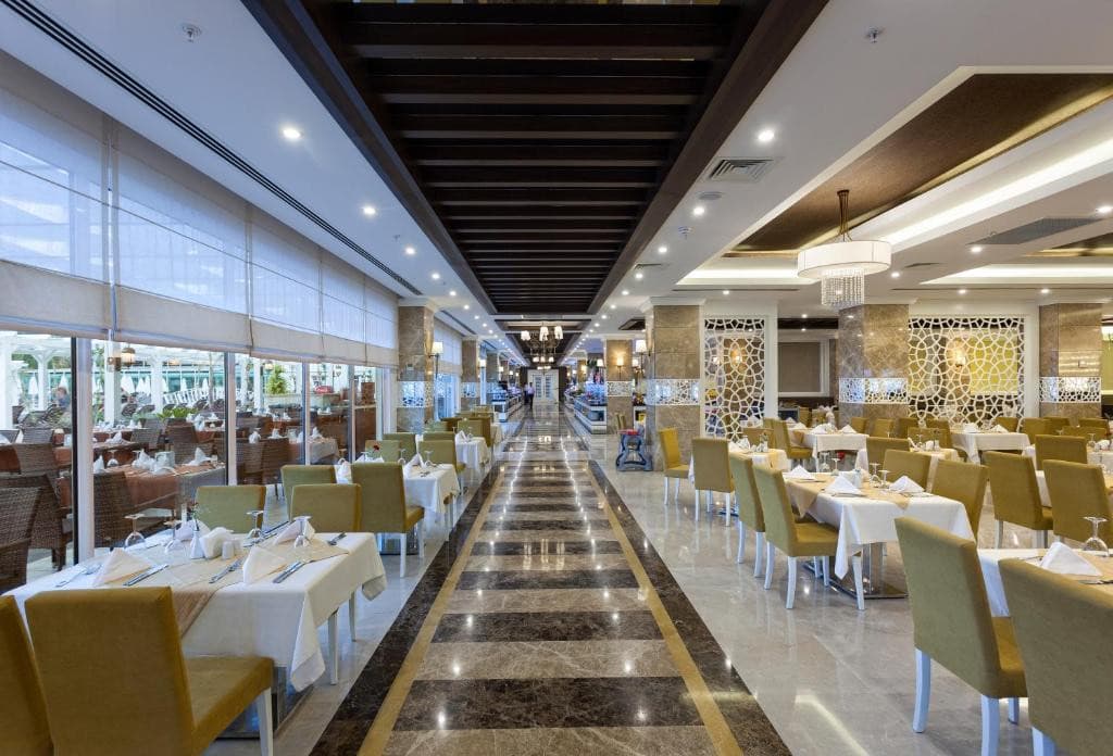 Karmir Resort & Spa