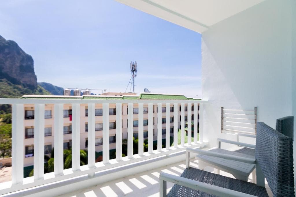 VERANDAH HOTEL (THE)