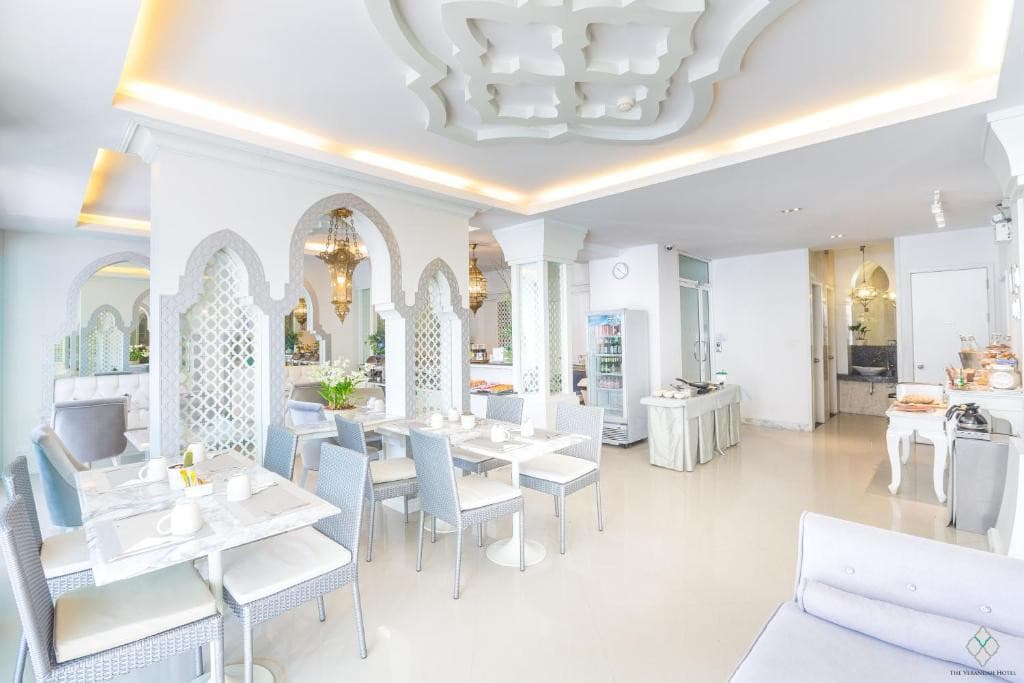 VERANDAH HOTEL (THE)